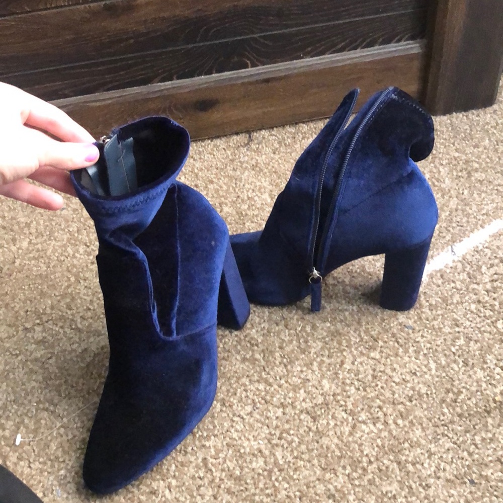 Steve Madden blue velvet heeled booties